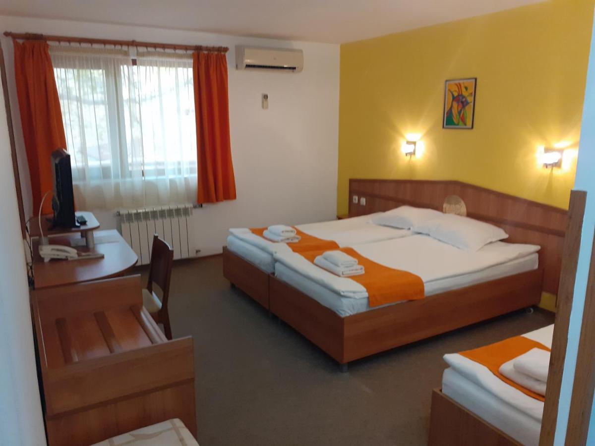 Hotel Les Razgrad Exterior photo